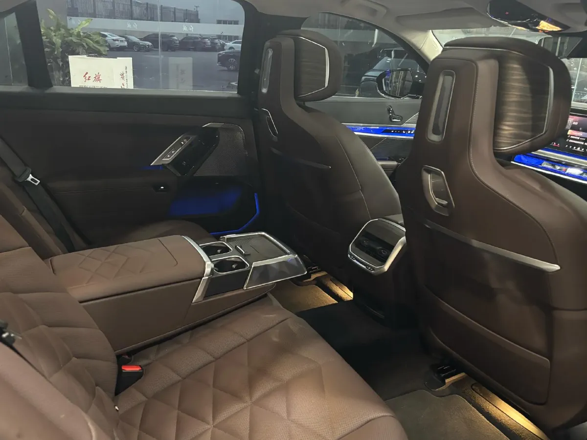 2023 BMW 7 Series 3.0T 381HP L6 8AT,autocango,china used car exporter,china ev exporter,chinese used car exporter,chinese used ev exporter