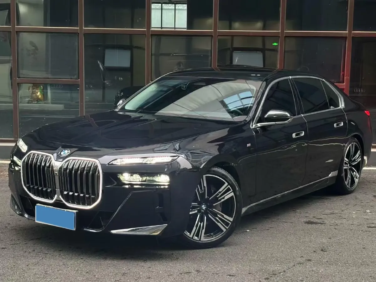 2023 BMW 7 Series 3.0T 381HP L6 8AT,autocango,china used car exporter,china ev exporter,chinese used car exporter,chinese used ev exporter