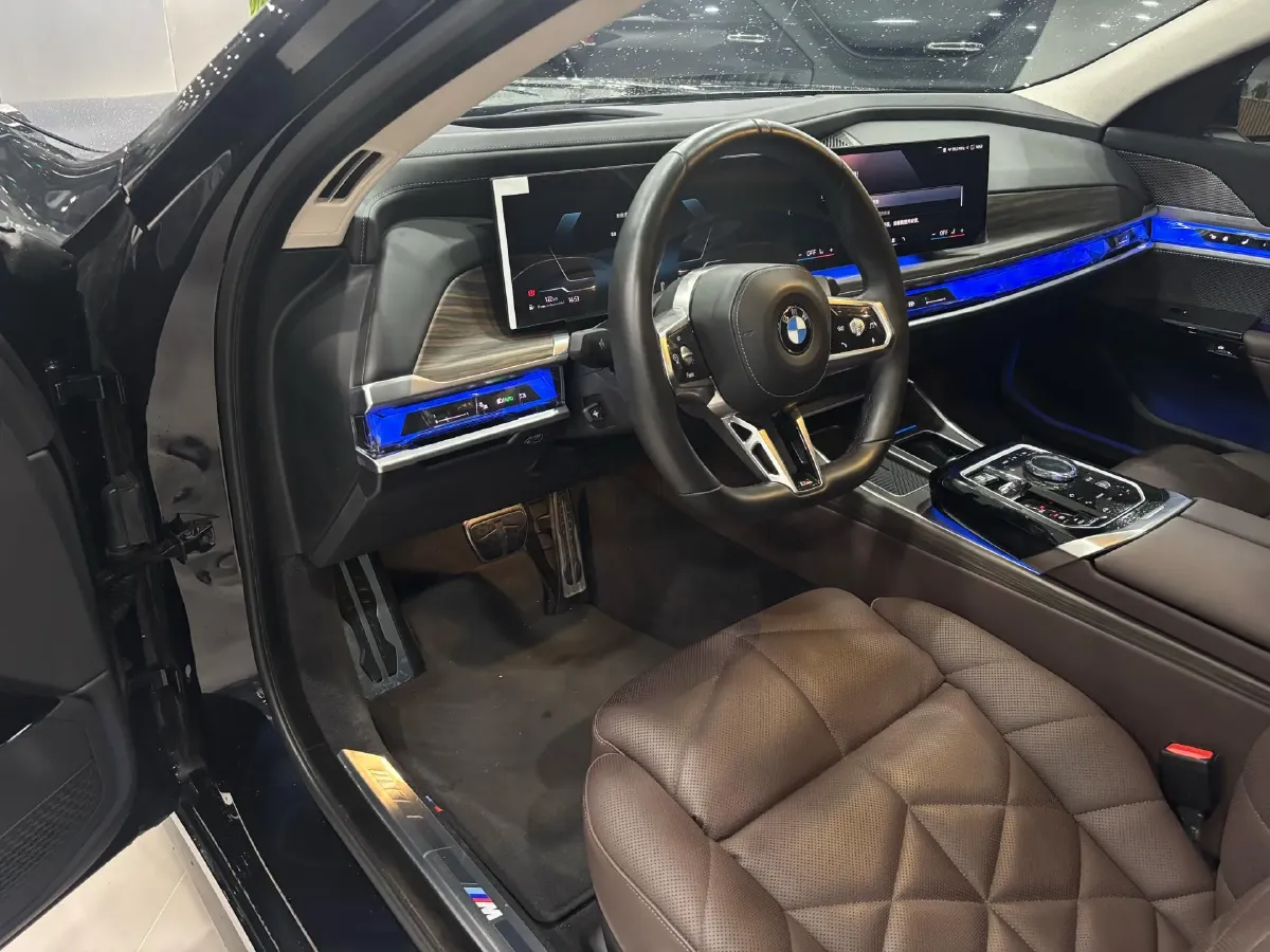 2023 BMW 7 Series 3.0T 381HP L6 8AT,autocango,china used car exporter,china ev exporter,chinese used car exporter,chinese used ev exporter