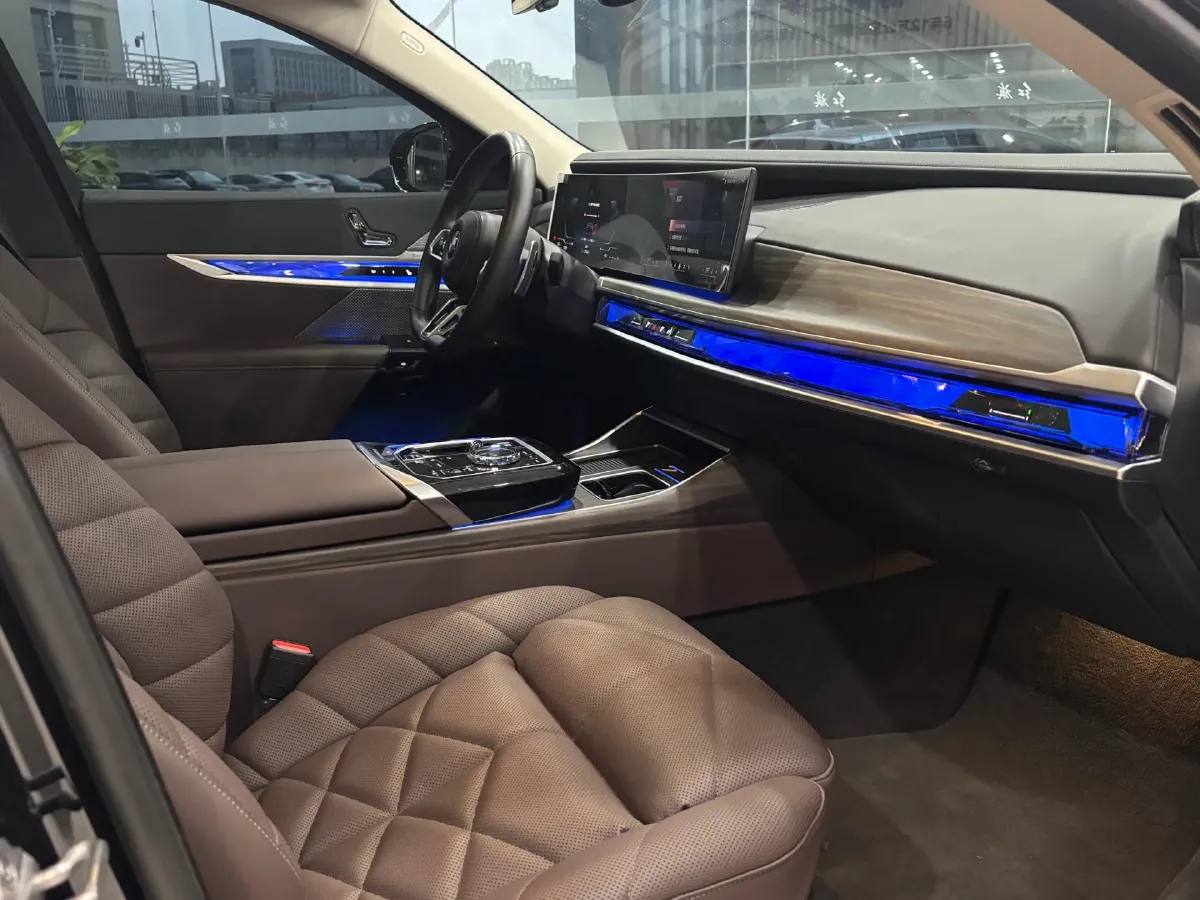 2023 BMW 7 Series 3.0T 381HP L6 8AT,autocango,china used car exporter,china ev exporter,chinese used car exporter,chinese used ev exporter