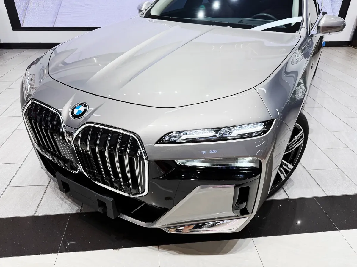 2023 BMW 7 Series 3.0T 381HP L6 8AT,autocango,china used car exporter,china ev exporter,chinese used car exporter,chinese used ev exporter
