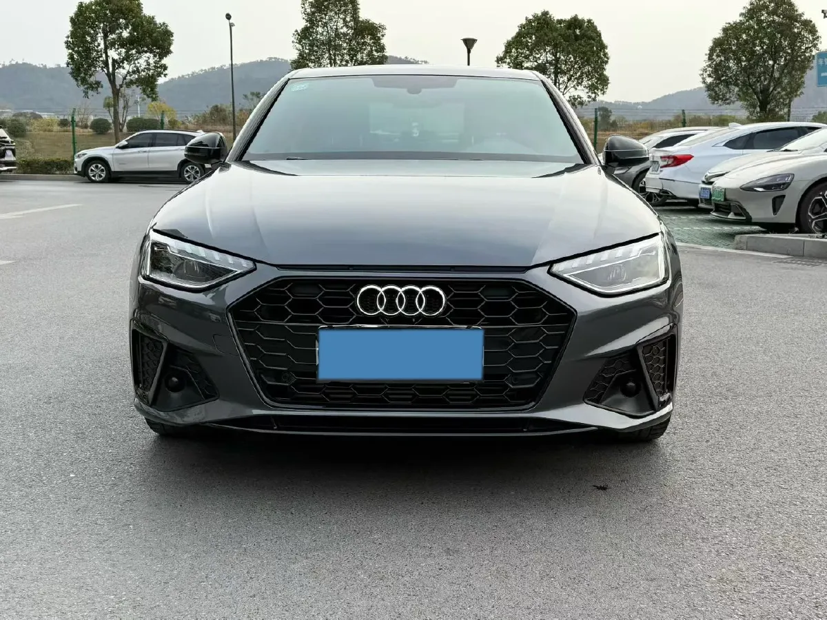 2023 Audi A4L 2.0T 190HP L4 7DCT,autocango,china used car exporter,china ev exporter,chinese used car exporter,chinese used ev exporter