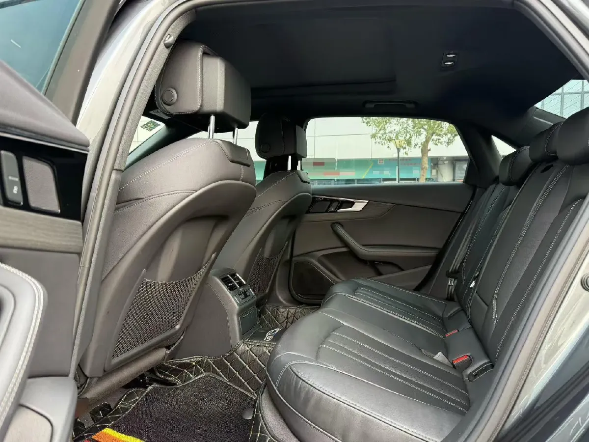 2023 Audi A4L 2.0T 190HP L4 7DCT,autocango,china used car exporter,china ev exporter,chinese used car exporter,chinese used ev exporter