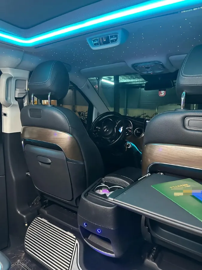 2020 Mercedes-Benz V Class 2.0T 211HP L4 9AT,autocango,china used car exporter,china ev exporter,chinese used car exporter,chinese used ev exporter