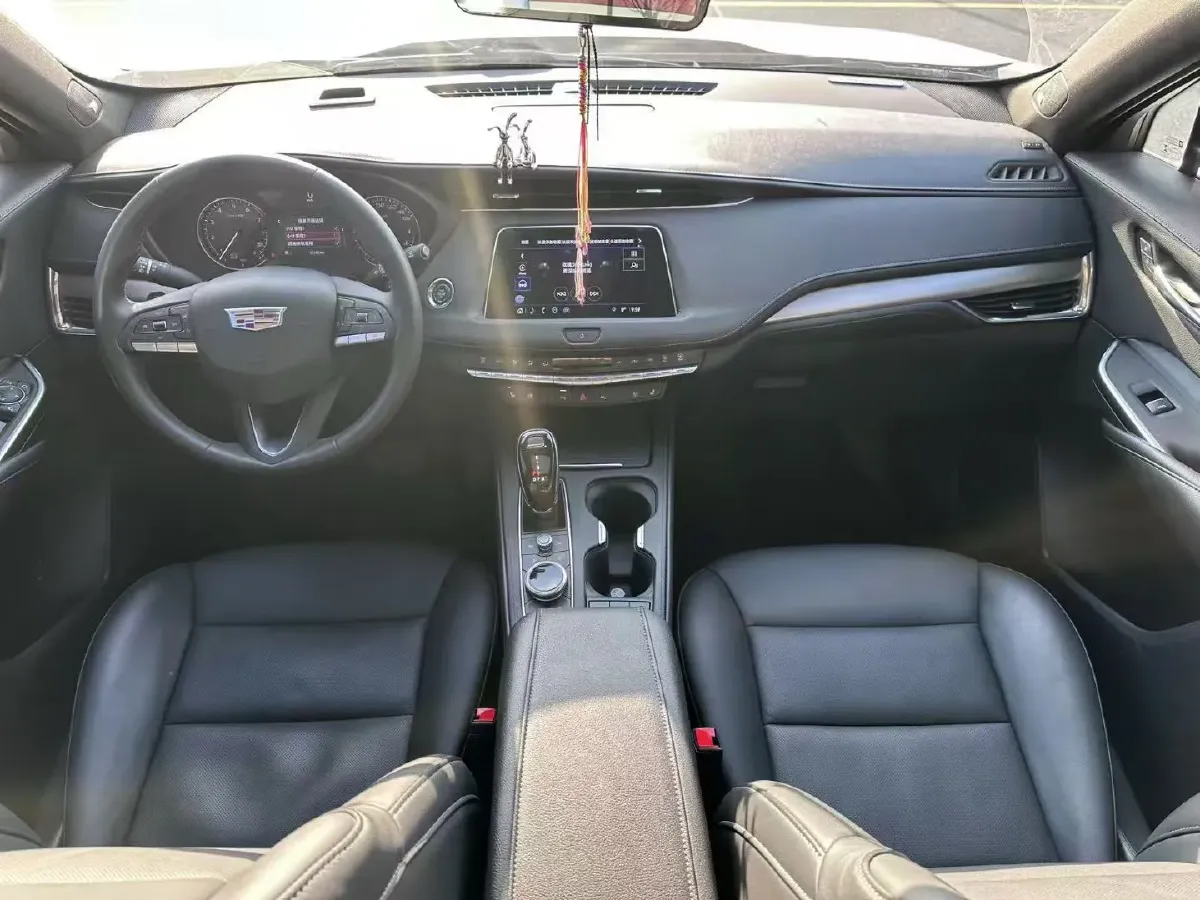 2022 Cadillac XT4 2.0T 237HP L4 9AT,autocango,china used car exporter,china ev exporter,chinese used car exporter,chinese used ev exporter