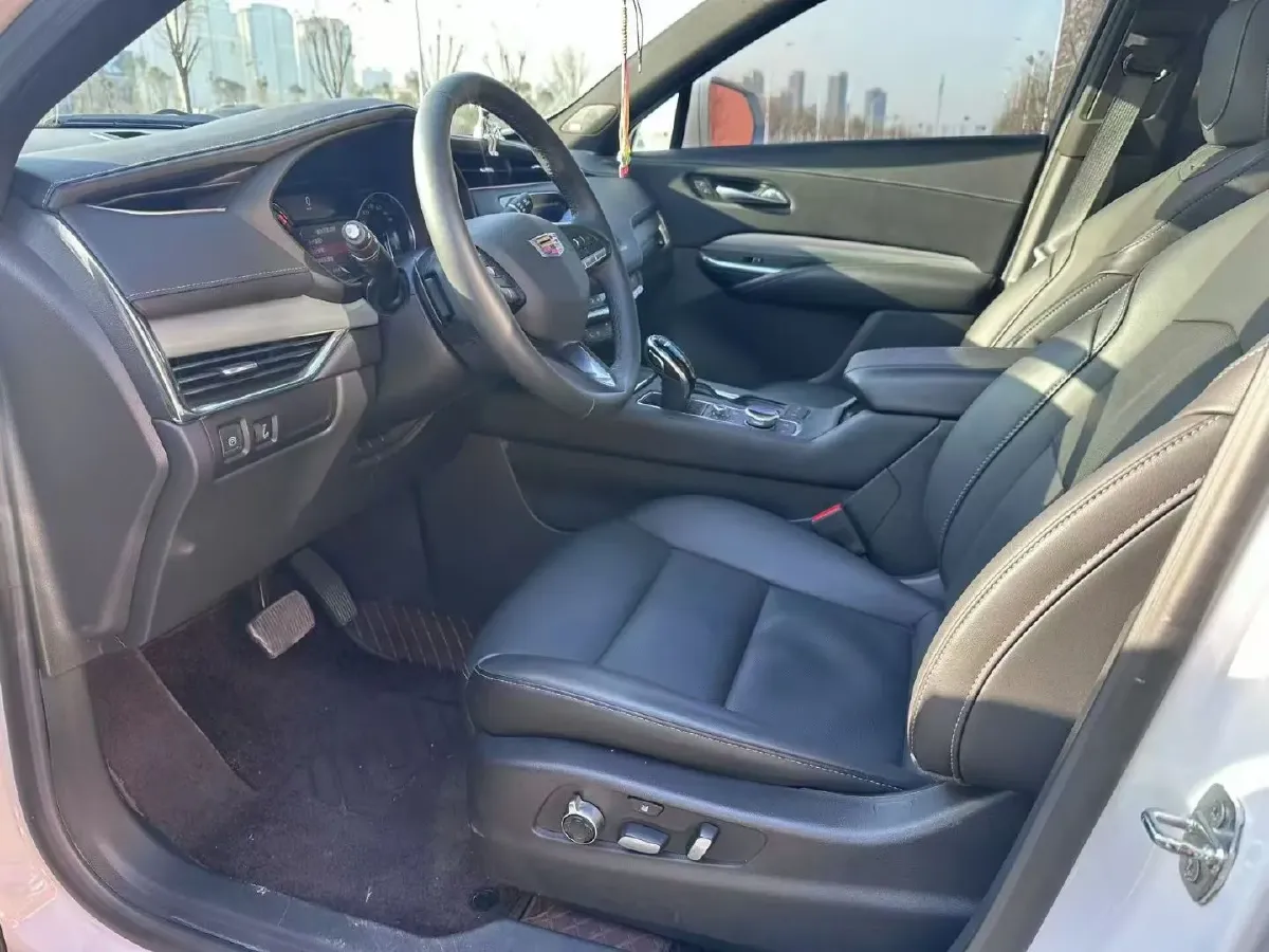 2022 Cadillac XT4 2.0T 237HP L4 9AT,autocango,china used car exporter,china ev exporter,chinese used car exporter,chinese used ev exporter