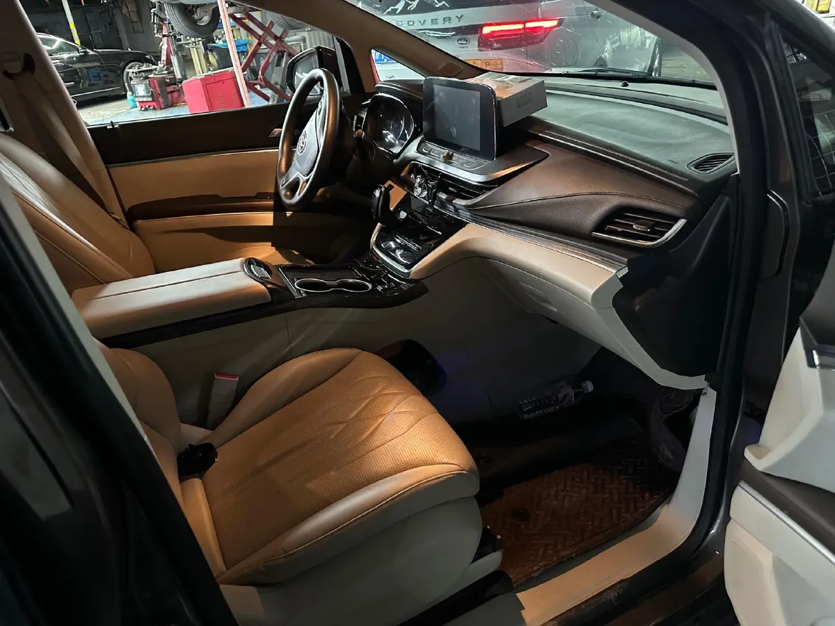 2023 Buick GL8 2.0T 237HP L4 9AT,autocango,china used car exporter,china ev exporter,chinese used car exporter,chinese used ev exporter