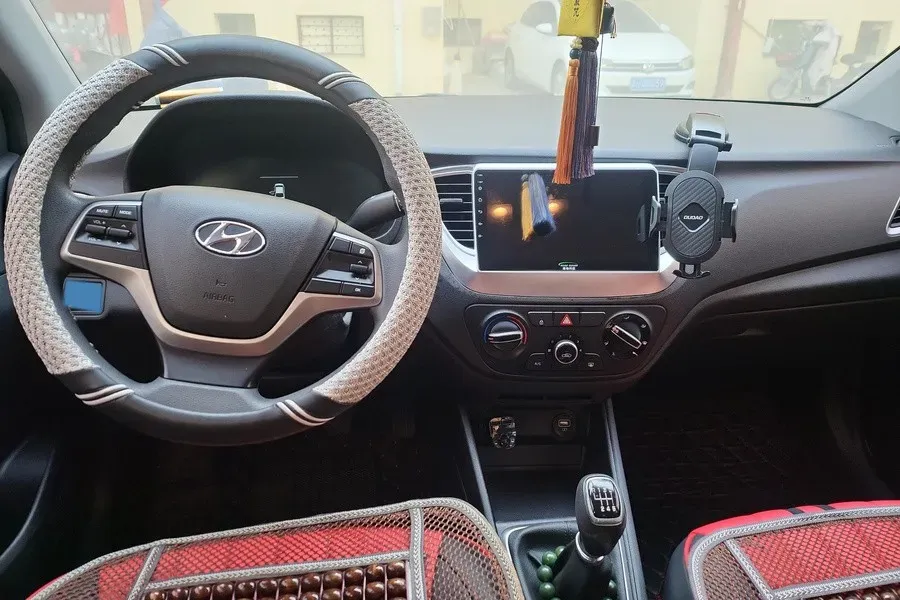2020 Hyundai Verna 1.4L 100HP L4 6MT,autocango,china used car exporter,china ev exporter,chinese used car exporter,chinese used ev exporter