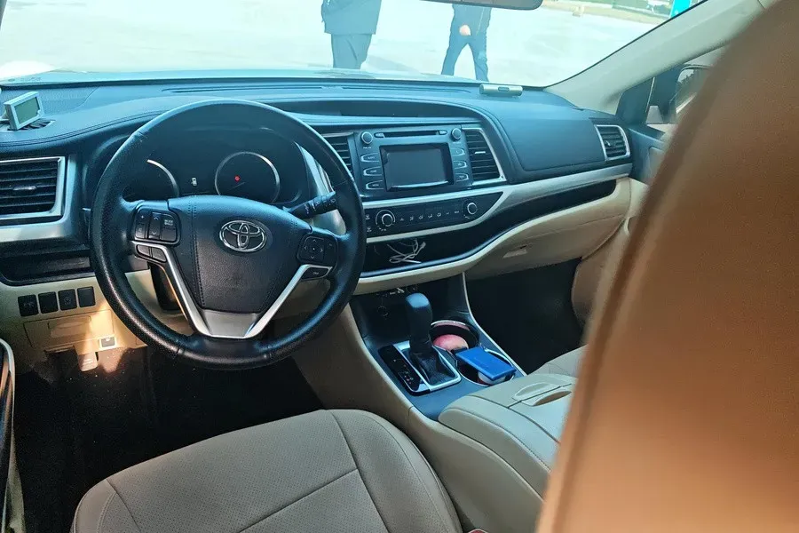 2021 Toyota Highlander 2.0T 220HP L4 6AT,autocango,china used car exporter,china ev exporter,chinese used car exporter,chinese used ev exporter