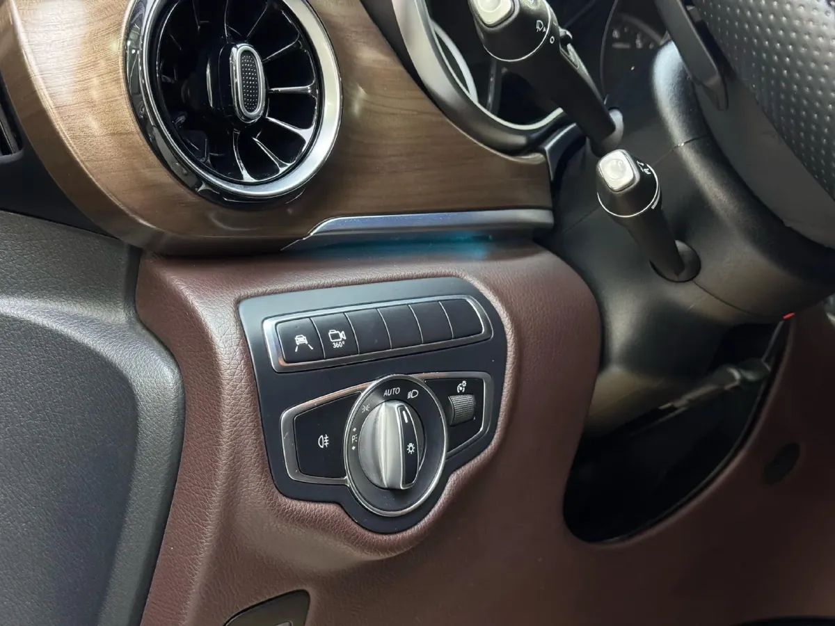 2021 Mercedes-Benz V Class 2.0T 211HP L4 9AT,autocango,china used car exporter,china ev exporter,chinese used car exporter,chinese used ev exporter