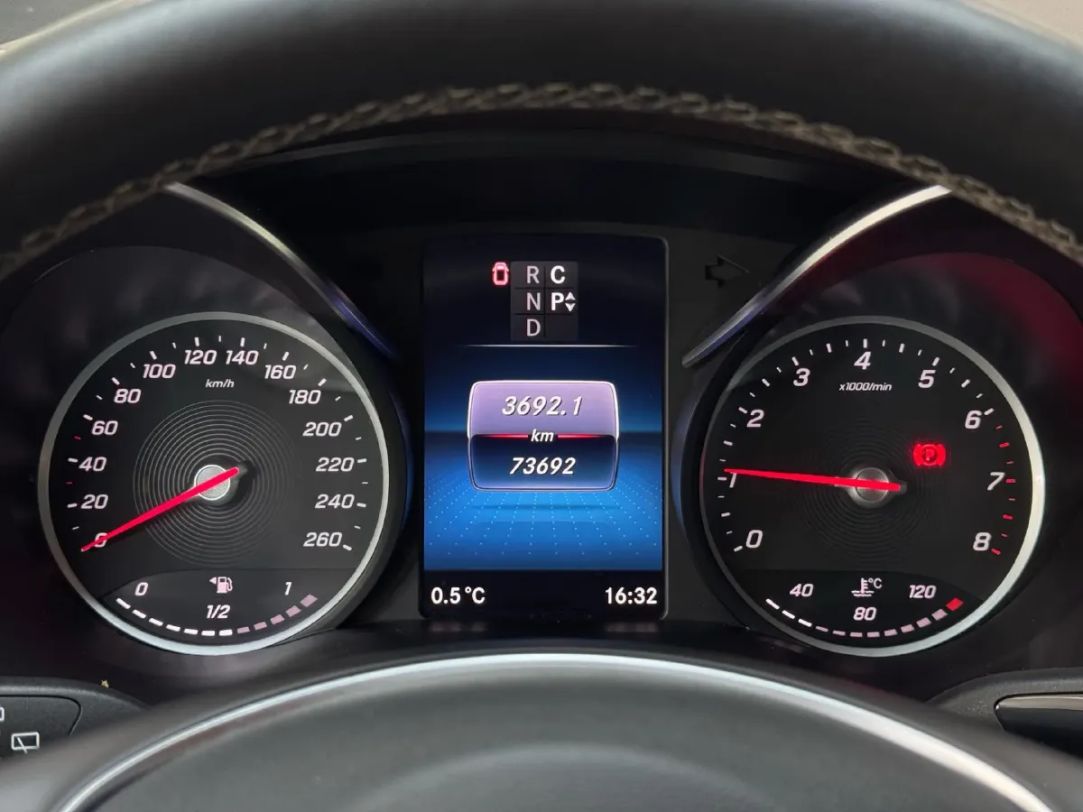 2021 Mercedes-Benz V Class 2.0T 211HP L4 9AT,autocango,china used car exporter,china ev exporter,chinese used car exporter,chinese used ev exporter