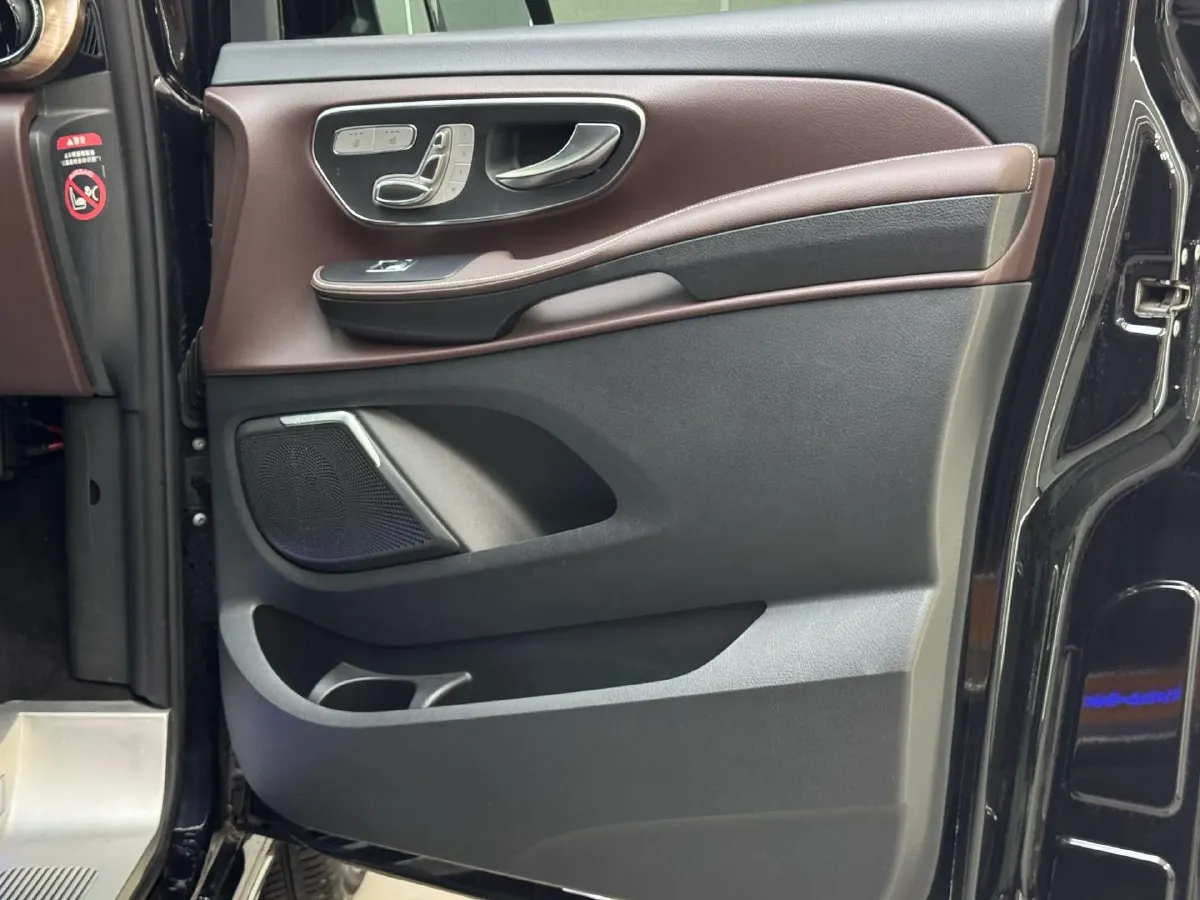 2021 Mercedes-Benz V Class 2.0T 211HP L4 9AT,autocango,china used car exporter,china ev exporter,chinese used car exporter,chinese used ev exporter