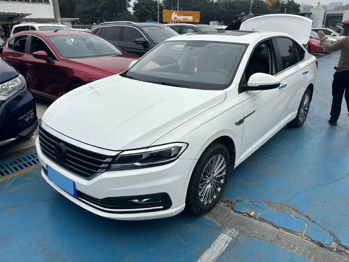 2019 Volkswagen Sagitar 1.2T 116HP L4 7DCT