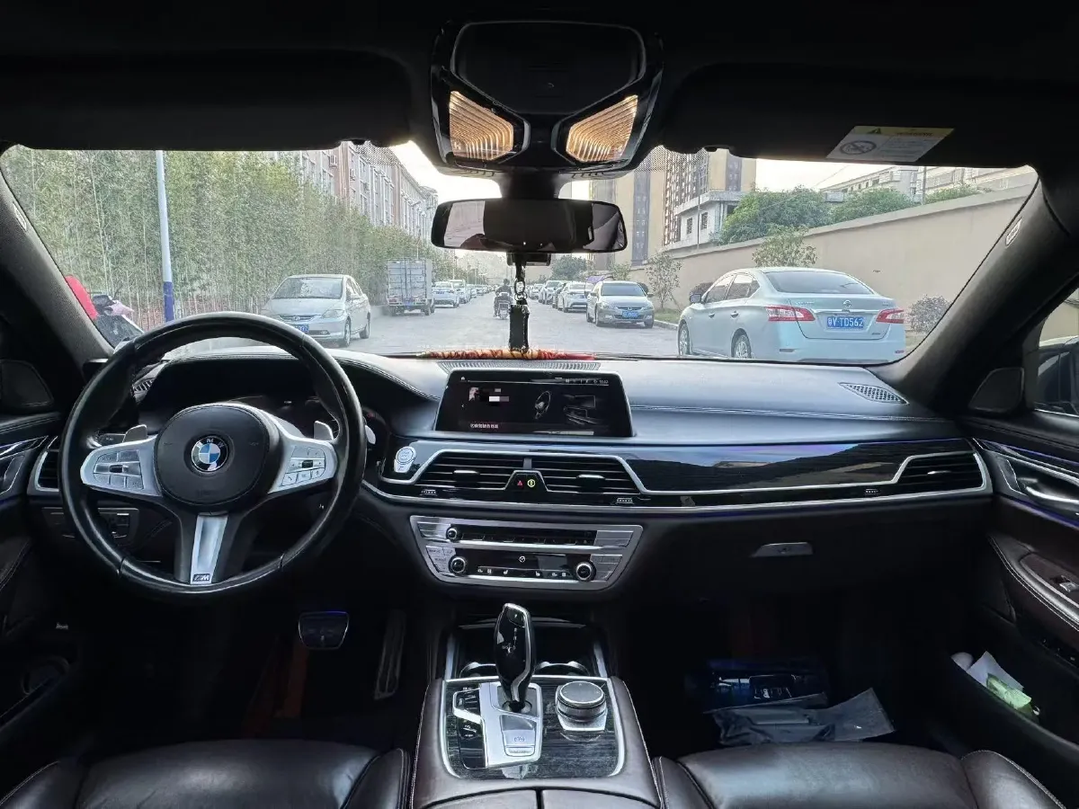 2021 BMW 7 Series 2.0T 265HP L4 8AT,autocango,china used car exporter,china ev exporter,chinese used car exporter,chinese used ev exporter