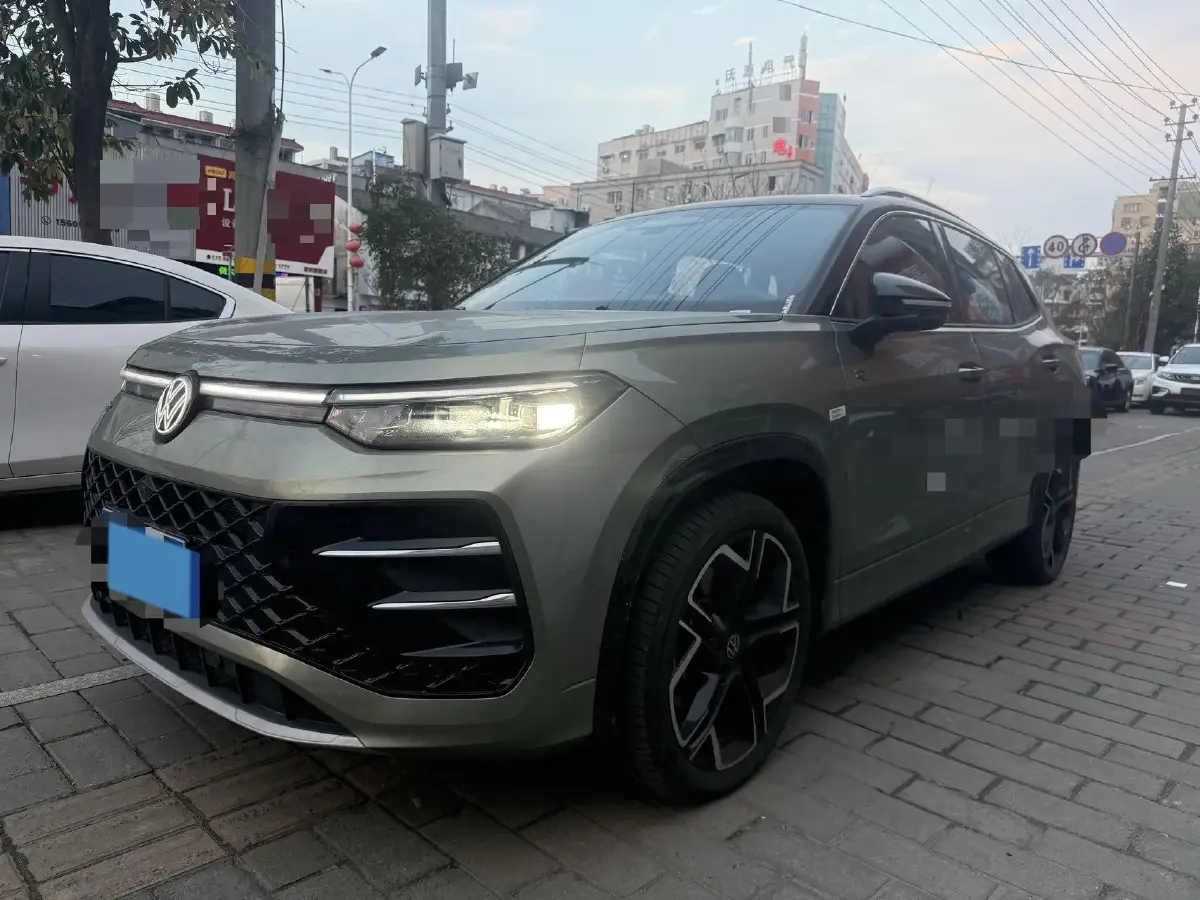 2026 Volkswagen Tayron 2.0T 220HP L4 7DCT