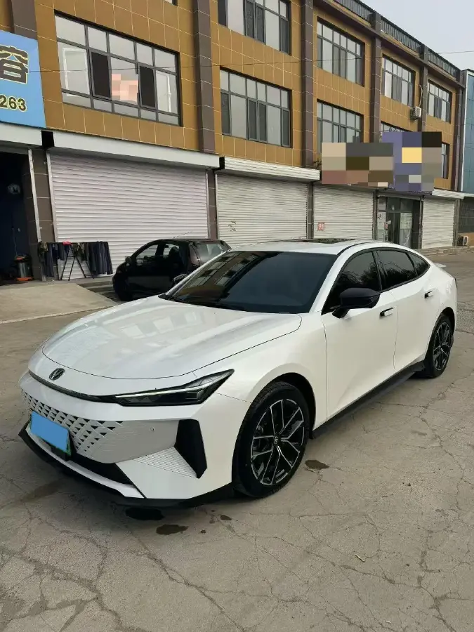 2024 ChangAn UNI-V iDD 1.5L 110HP L4 E-CVT PHEV 18.99KWH