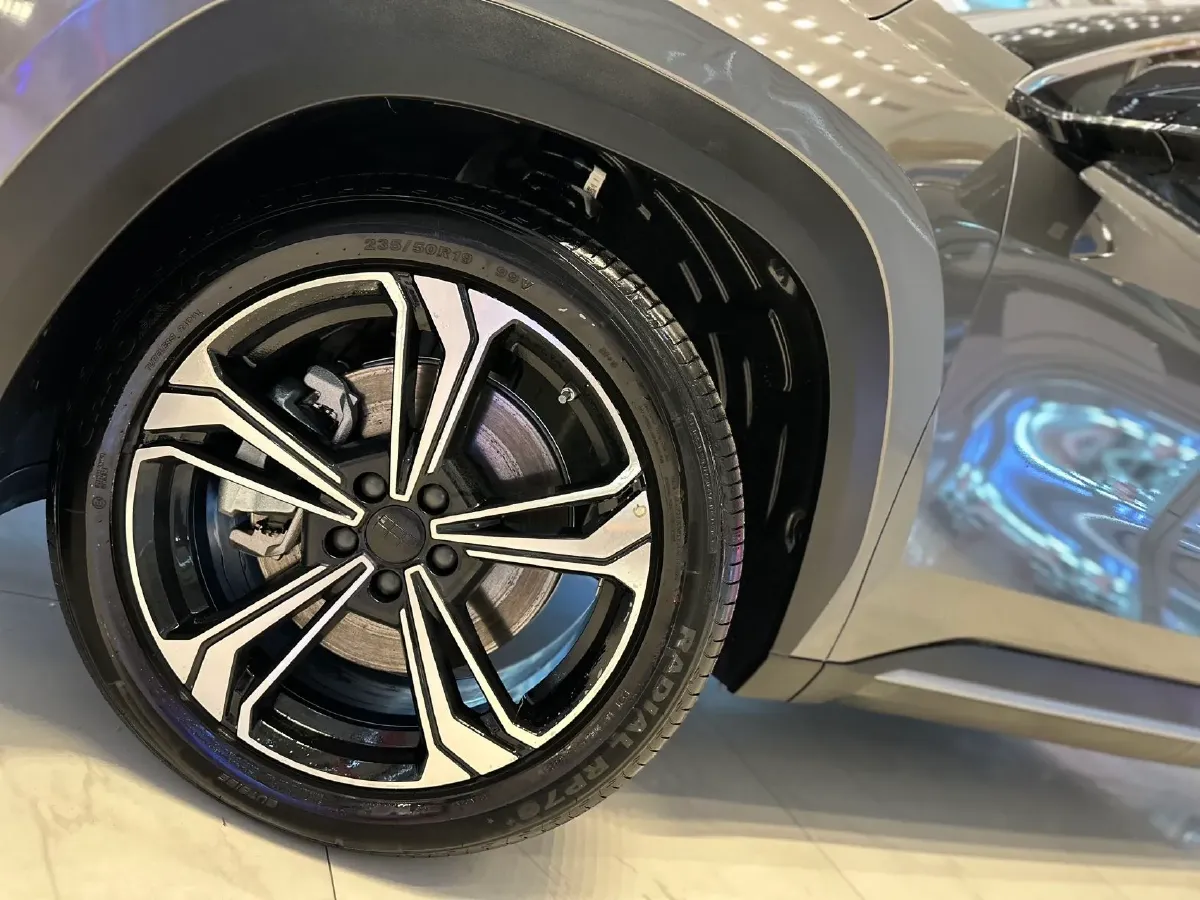 2025 Geely Galaxy L7 1.5L 112HP L4 1DHT PHEV 18.4KWH,autocango,china used car exporter,china ev exporter,chinese used car exporter,chinese used ev exporter