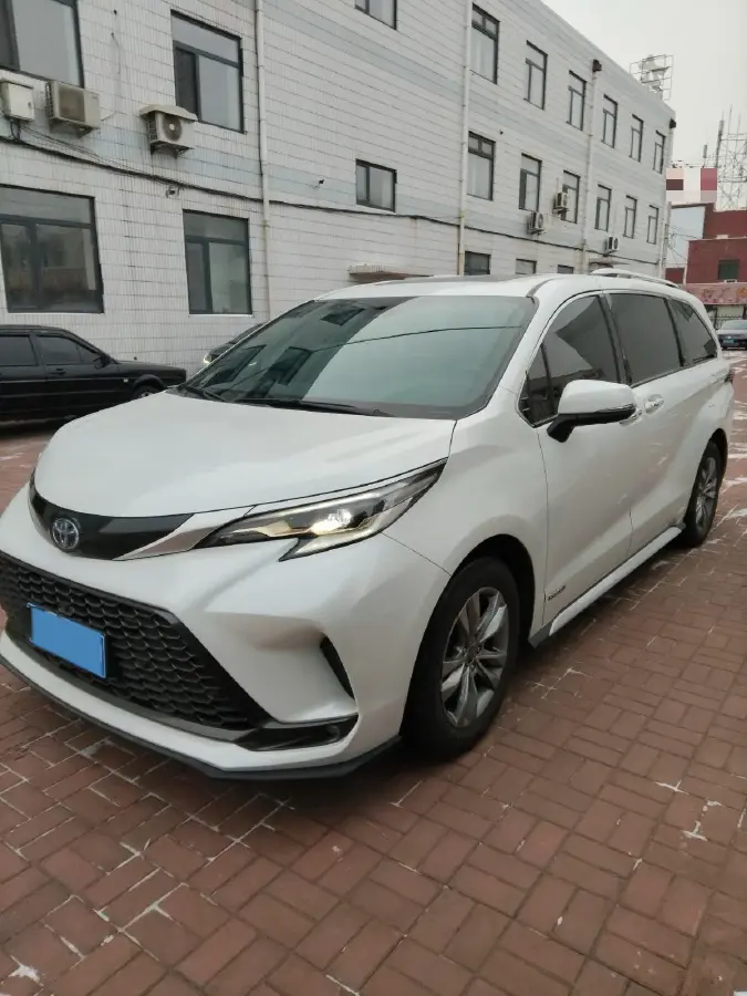 2023 Toyota Granvia 2.5L 189HP L4 E-CVT Hybrid