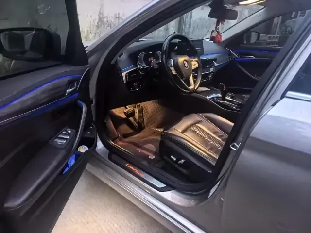 2020 BMW 5 Series 2.0T 184HP L4 8AT PHEV 17.7KWH,autocango,china used car exporter,china ev exporter,chinese used car exporter,chinese used ev exporter