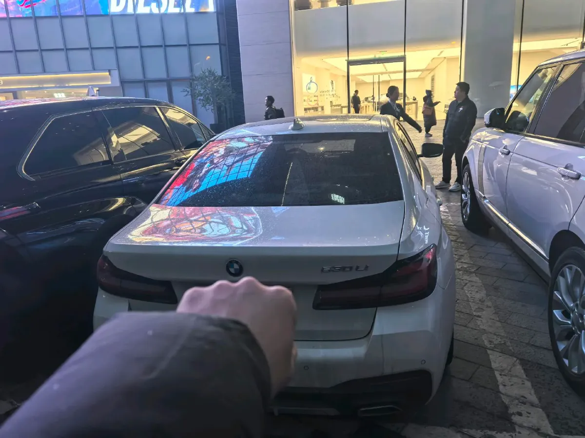 2021 BMW 5 Series 2.0T 252HP L4 8AT,autocango,china used car exporter,china ev exporter,chinese used car exporter,chinese used ev exporter