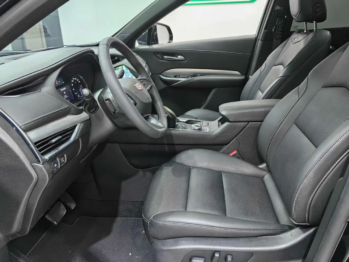 2022 Cadillac XT4 2.0T 237HP L4 9AT,autocango,china used car exporter,china ev exporter,chinese used car exporter,chinese used ev exporter