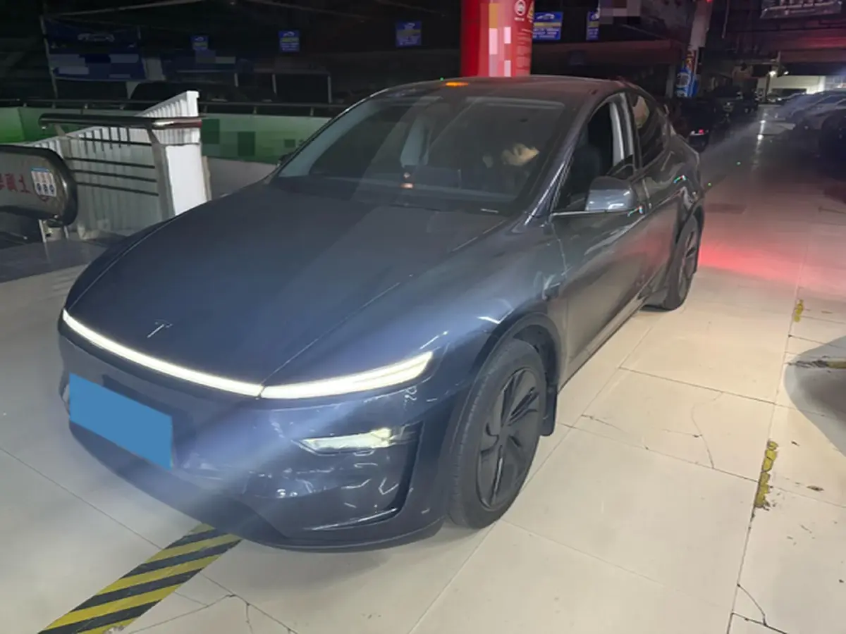 2025 Tesla Model Y BEV 62.5KWH