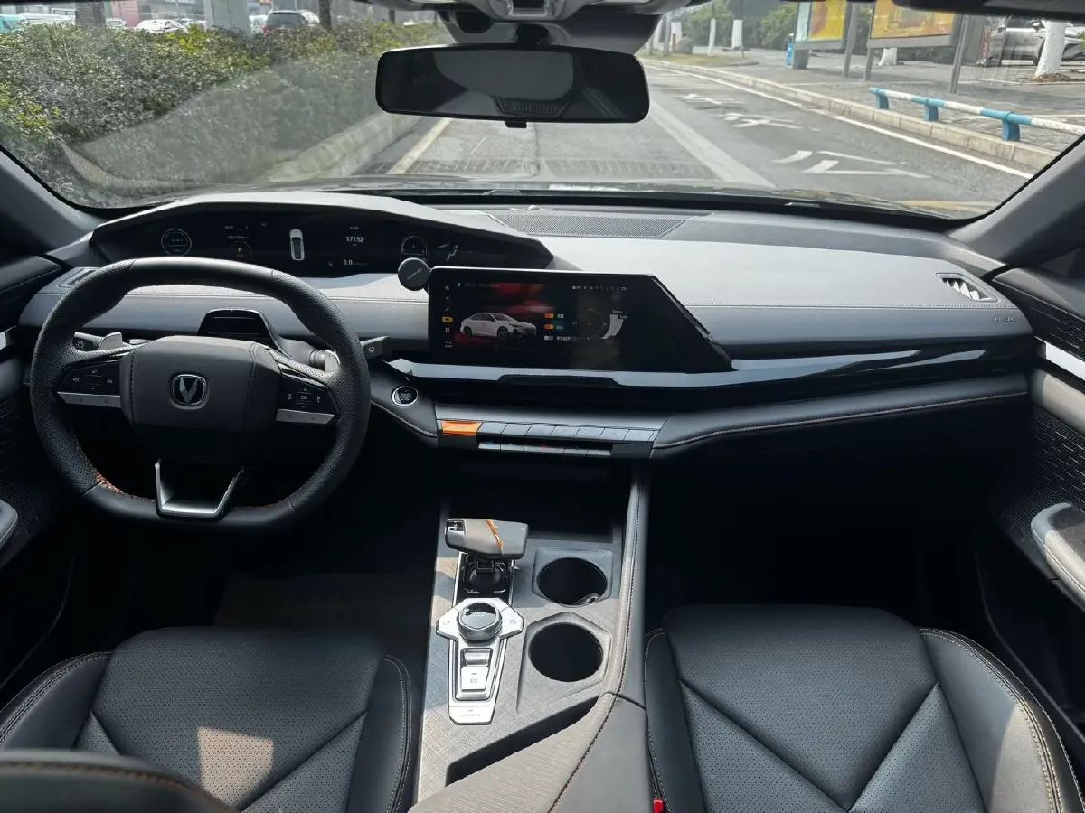 2022 ChangAn UNI-V 1.5T 188HP L4 7DCT,autocango,china used car exporter,china ev exporter,chinese used car exporter,chinese used ev exporter