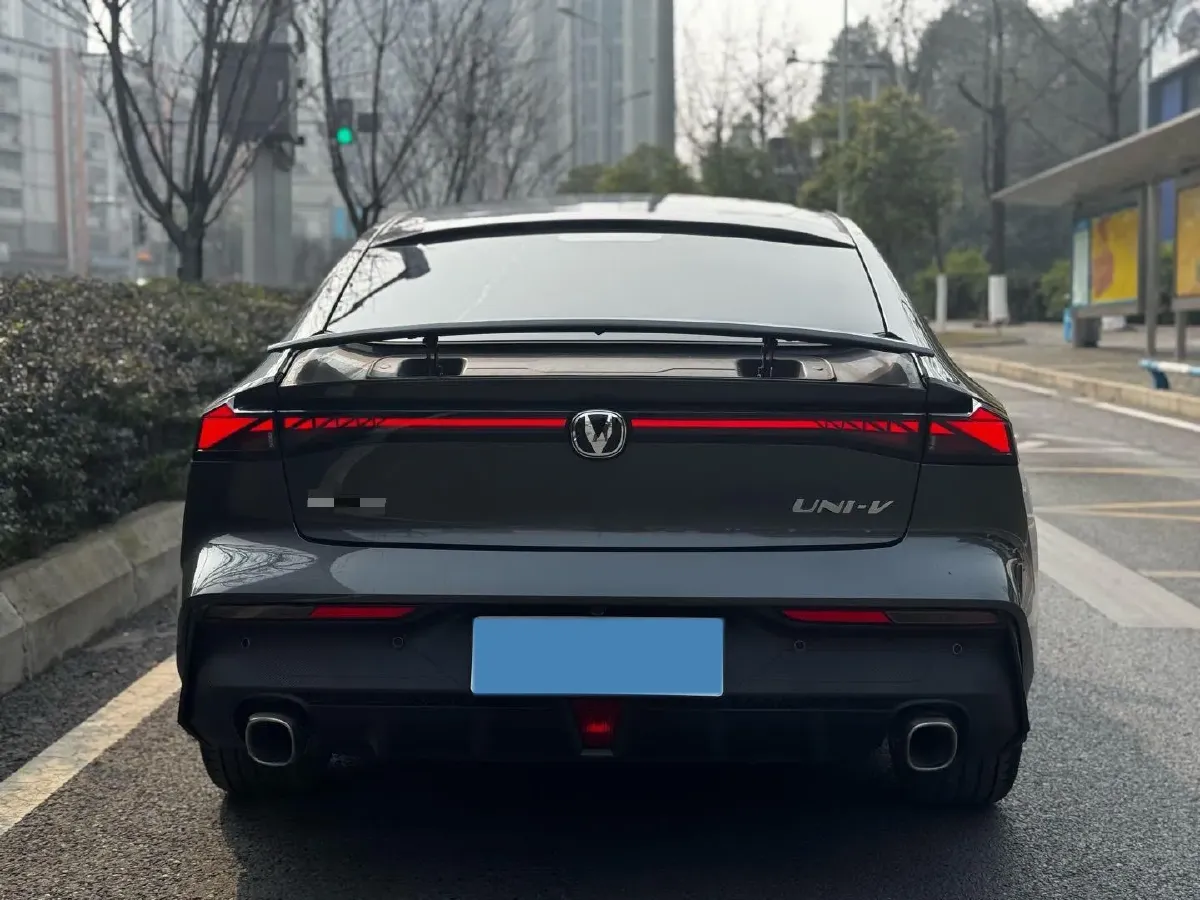 2022 ChangAn UNI-V 1.5T 188HP L4 7DCT,autocango,china used car exporter,china ev exporter,chinese used car exporter,chinese used ev exporter