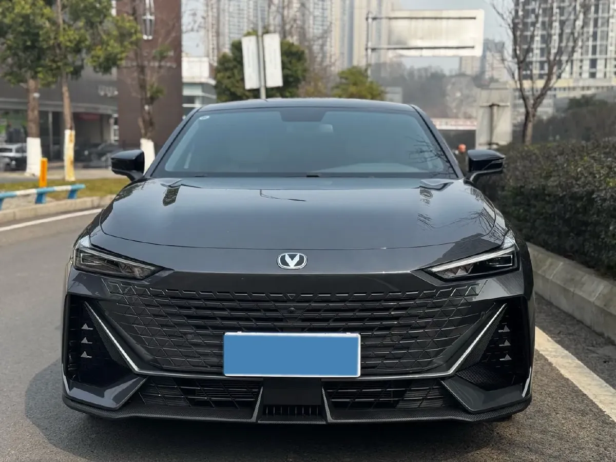 2022 ChangAn UNI-V 1.5T 188HP L4 7DCT,autocango,china used car exporter,china ev exporter,chinese used car exporter,chinese used ev exporter