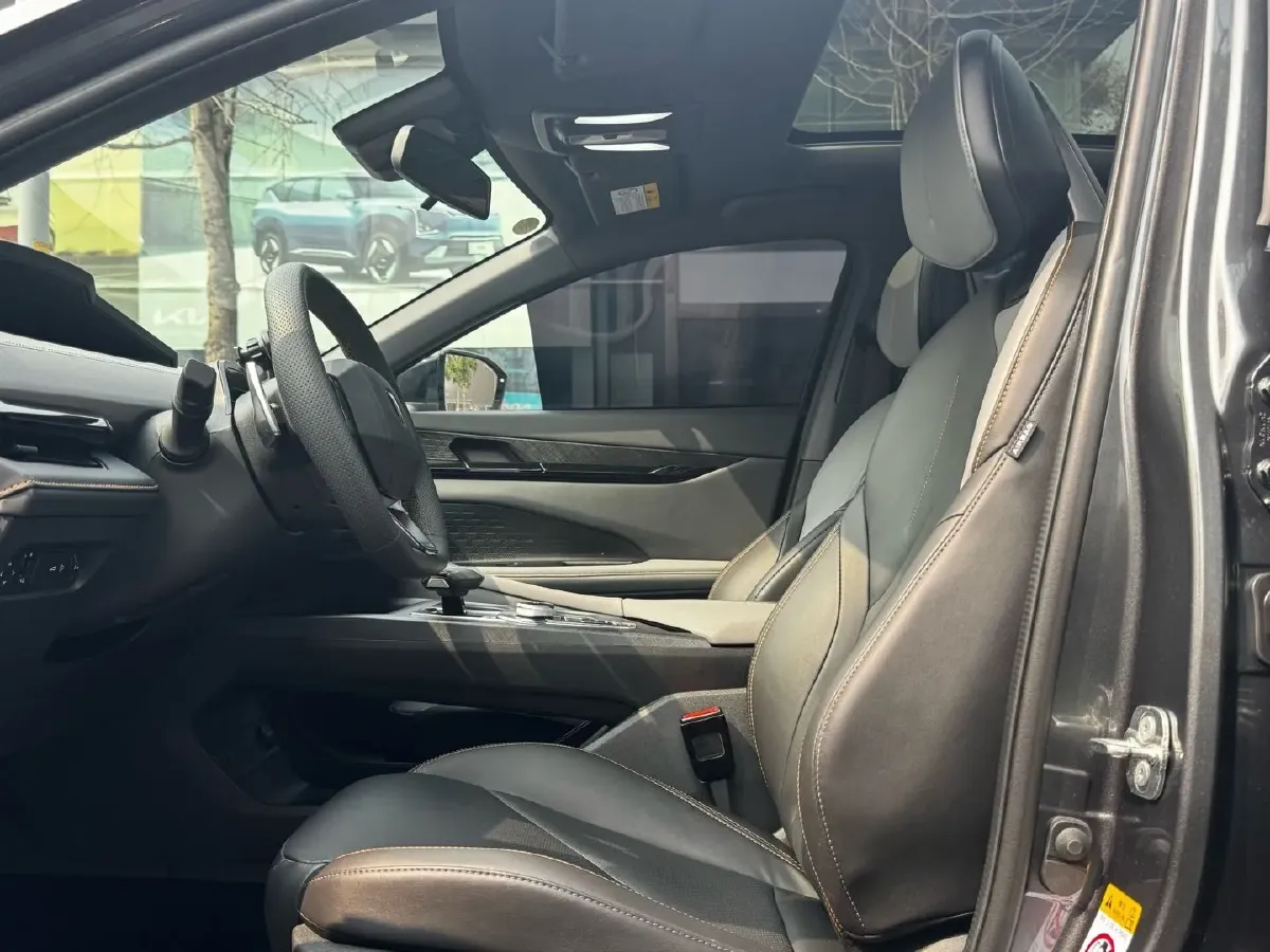 2022 ChangAn UNI-V 1.5T 188HP L4 7DCT,autocango,china used car exporter,china ev exporter,chinese used car exporter,chinese used ev exporter