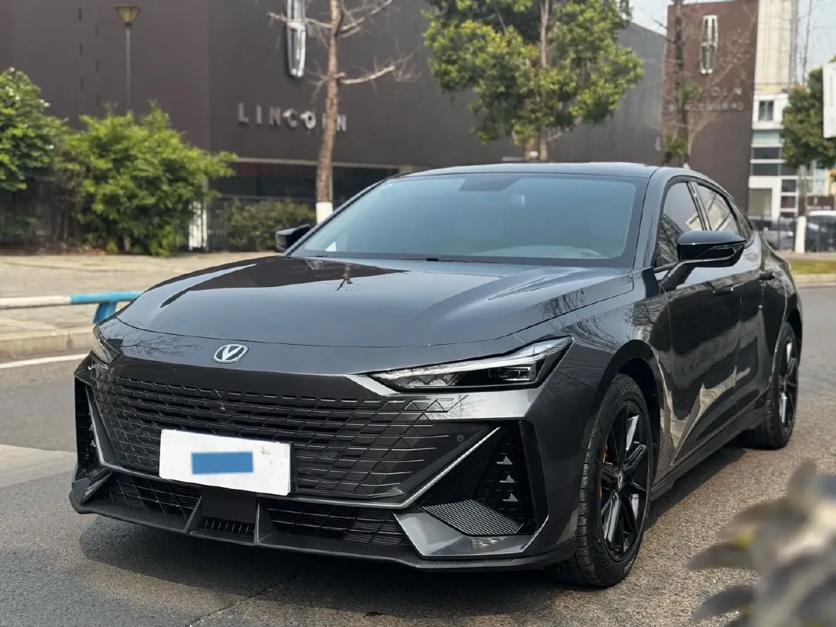 2022 ChangAn UNI-V 1.5T 188HP L4 7DCT,autocango,china used car exporter,china ev exporter,chinese used car exporter,chinese used ev exporter