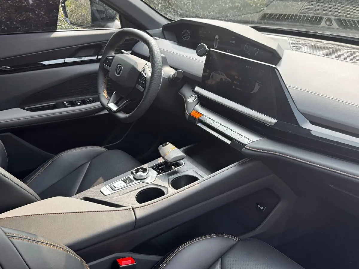 2022 ChangAn UNI-V 1.5T 188HP L4 7DCT,autocango,china used car exporter,china ev exporter,chinese used car exporter,chinese used ev exporter