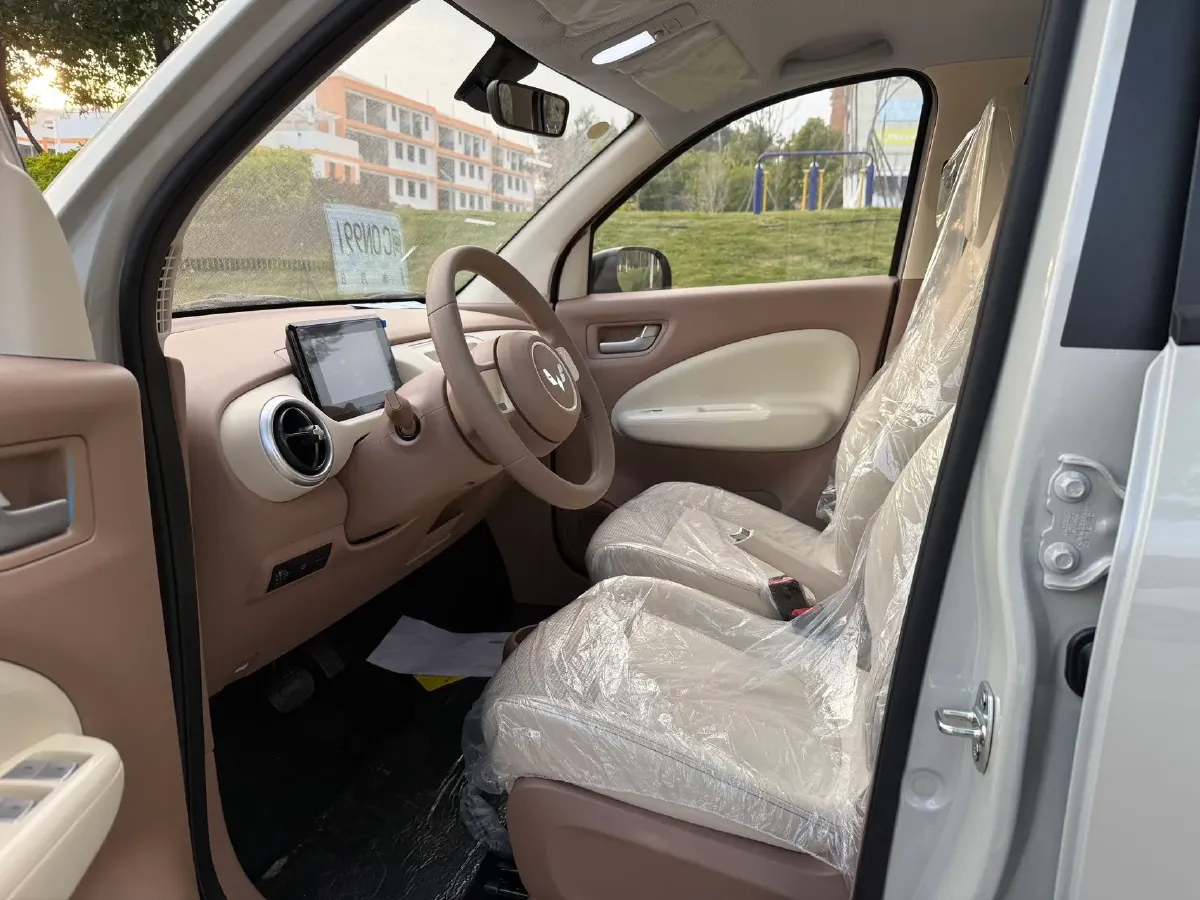 2025 WuLing HongGuang MINI EV BEV 16.2KWH,autocango,china used car exporter,china ev exporter,chinese used car exporter,chinese used ev exporter