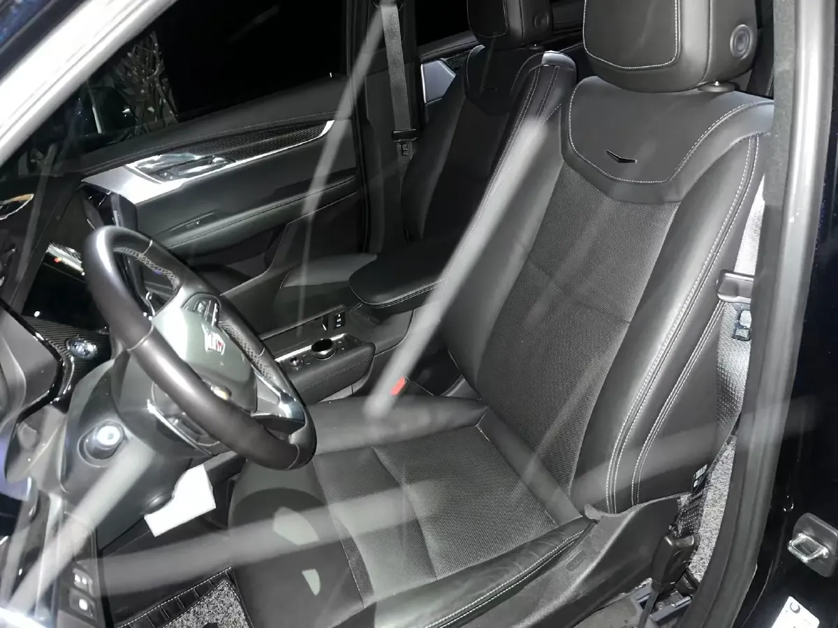 2022 Cadillac XT6 2.0T 237HP L4 9AT,autocango,china used car exporter,china ev exporter,chinese used car exporter,chinese used ev exporter