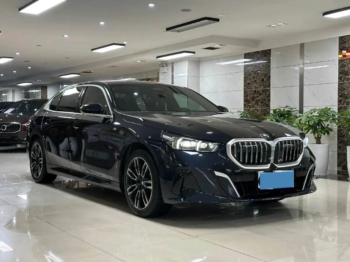 2024 BMW 5 Series 2.0T 190HP L4 8AT,autocango,china used car exporter,china ev exporter,chinese used car exporter,chinese used ev exporter