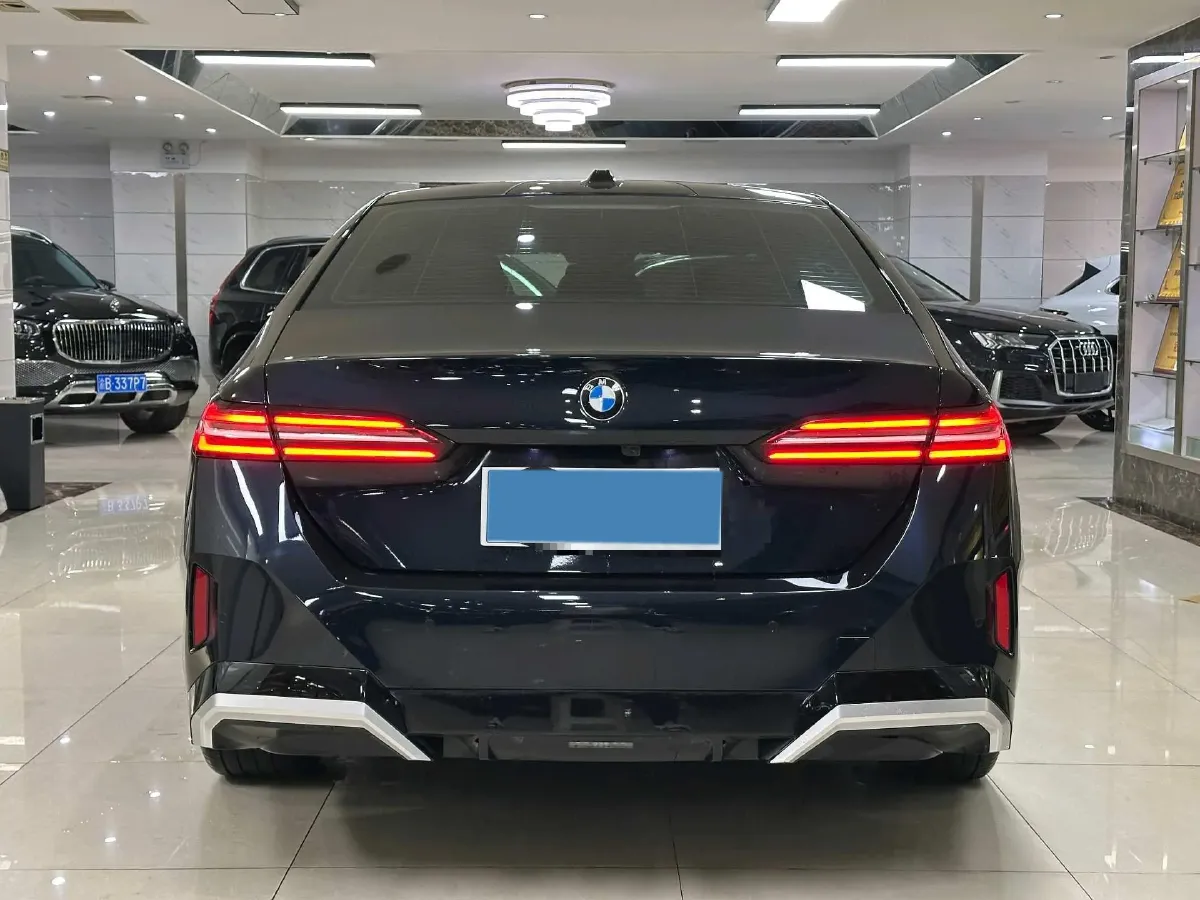 2024 BMW 5 Series 2.0T 190HP L4 8AT,autocango,china used car exporter,china ev exporter,chinese used car exporter,chinese used ev exporter