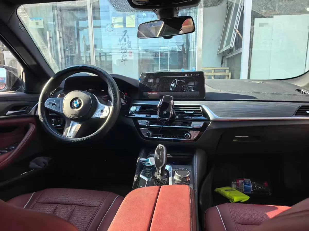 2023 BMW 5 Series 2.0T 245HP L4 8AT,autocango,china used car exporter,china ev exporter,chinese used car exporter,chinese used ev exporter