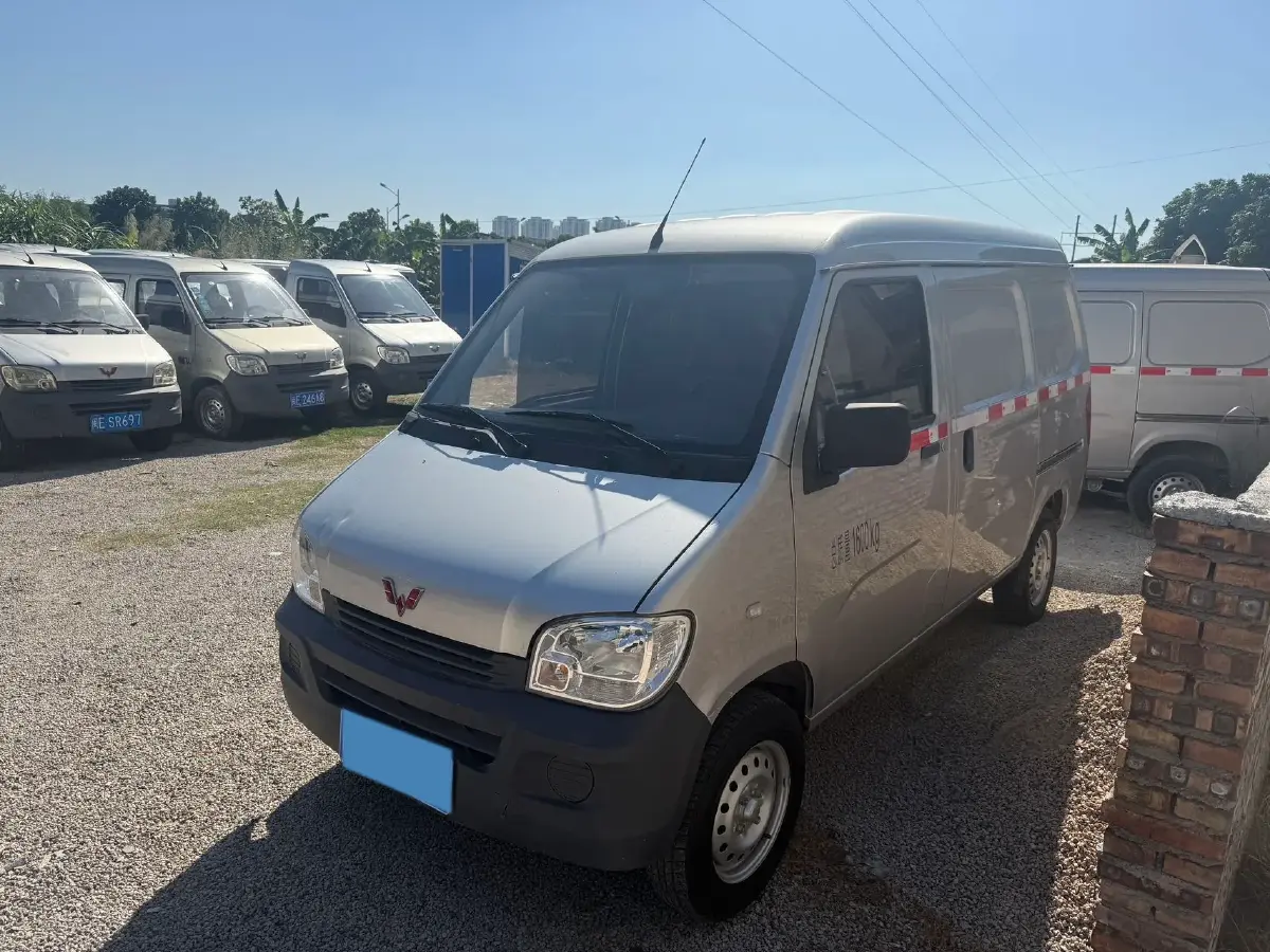 2020 WuLing ZhiGuang 1.2L 76HP L4 5MT 2020 WuLing ZhiGuang 1.2L 76HP L4 5MT