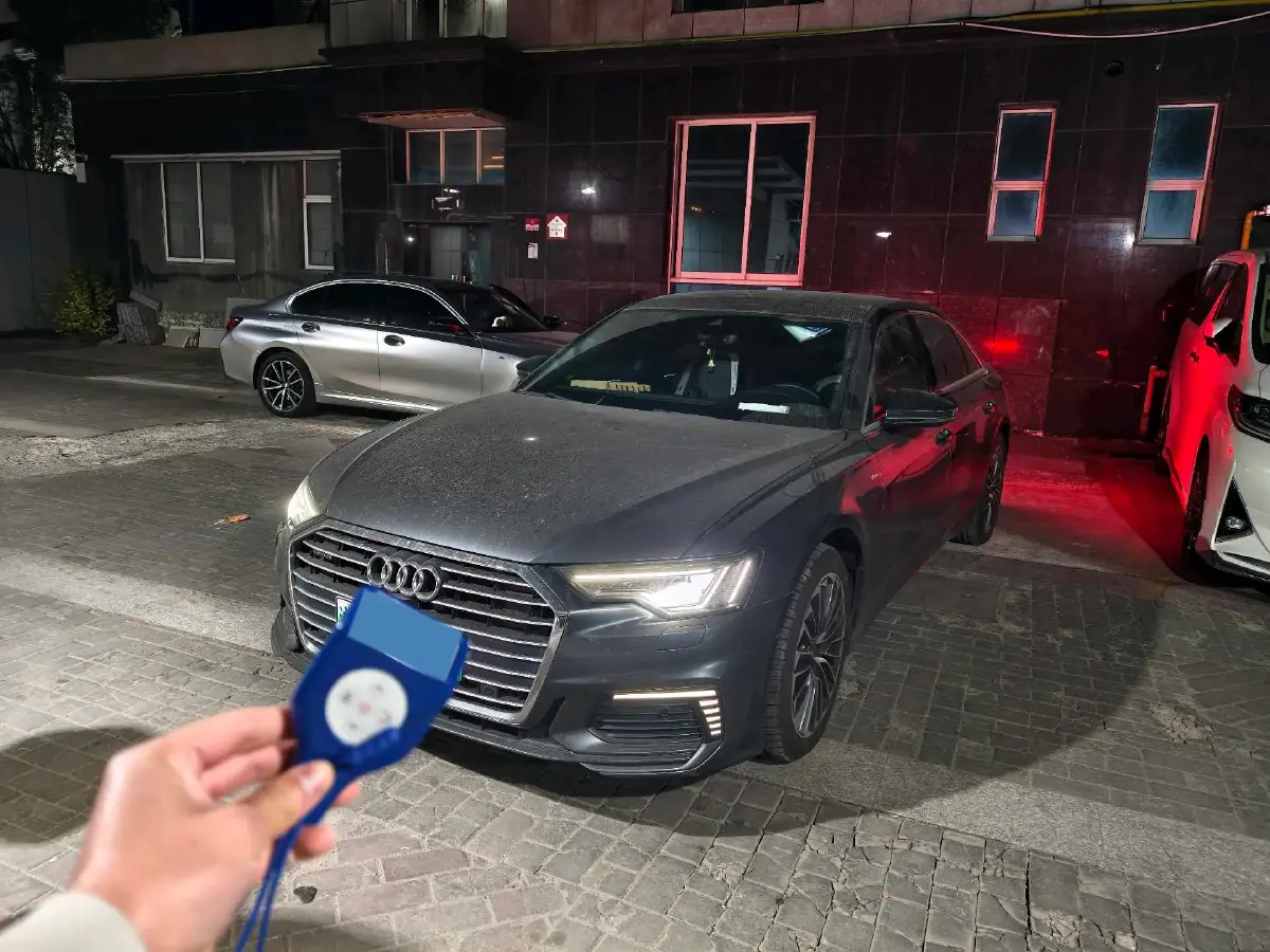 2020 Audi A6L 2.0T 252HP L4 7DCT PHEV 14.1KWH