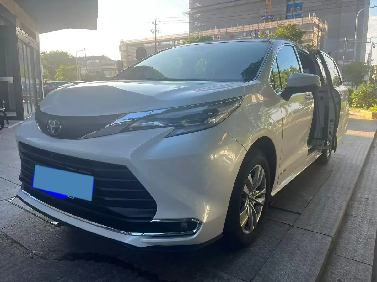 2023 Toyota Sienna 2.5L 189HP L4 E-CVT Hybrid