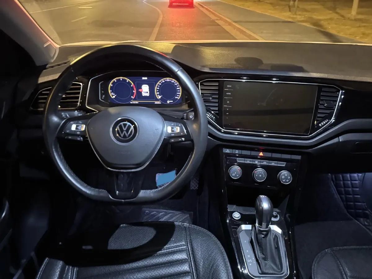 2021 Volkswagen T-Roc 1.4T 150HP L4 7DCT,autocango,china used car exporter,china ev exporter,chinese used car exporter,chinese used ev exporter