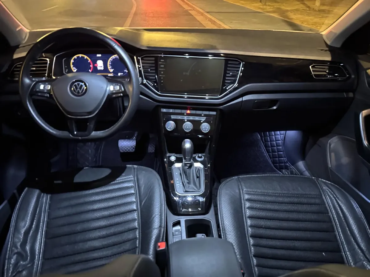 2021 Volkswagen T-Roc 1.4T 150HP L4 7DCT,autocango,china used car exporter,china ev exporter,chinese used car exporter,chinese used ev exporter