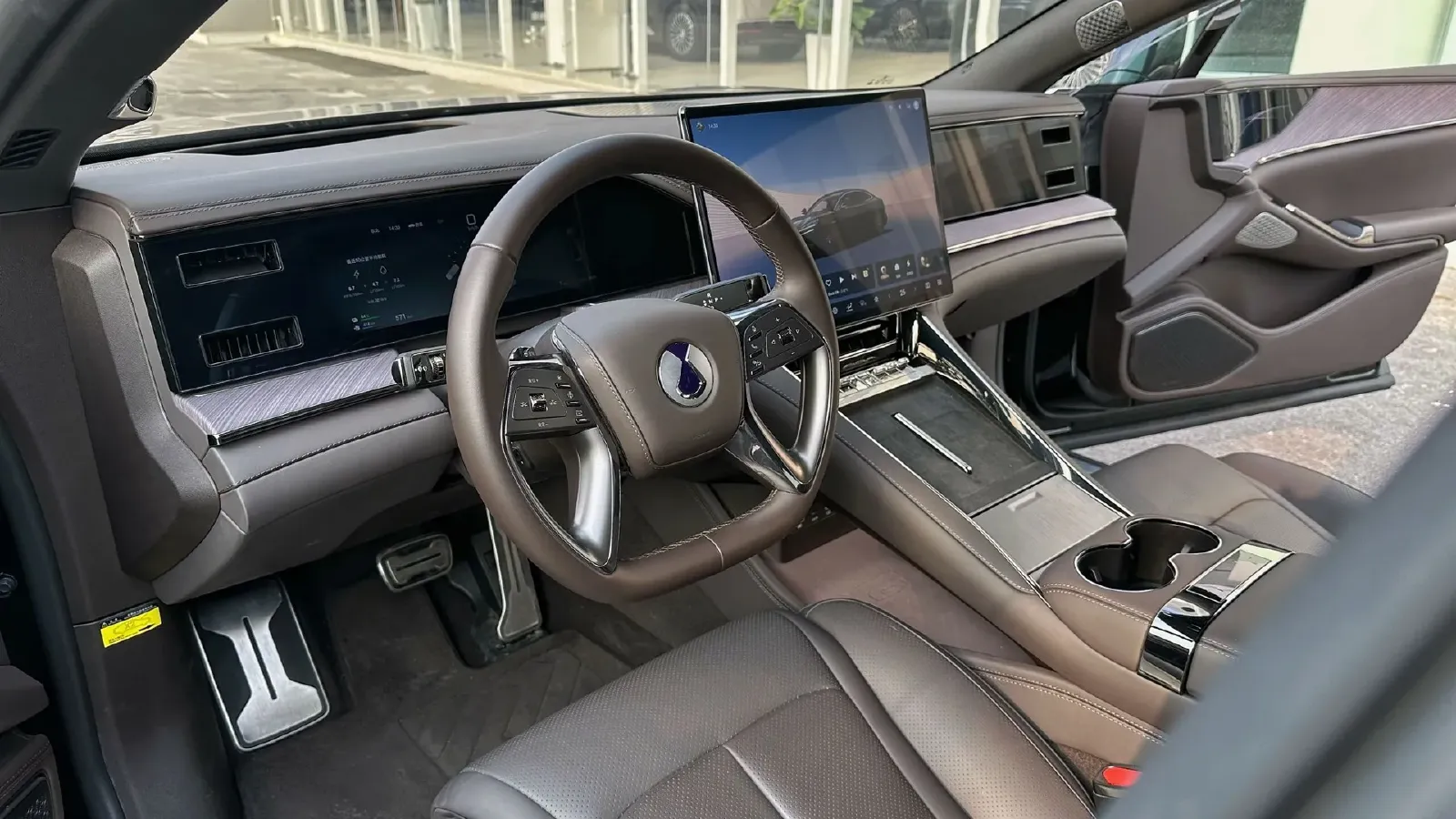 2024 Denza DenzaZ9 2.0T 207HP L4 E-CVT PHEV 38.5KWH,autocango,china used car exporter,china ev exporter,chinese used car exporter,chinese used ev exporter