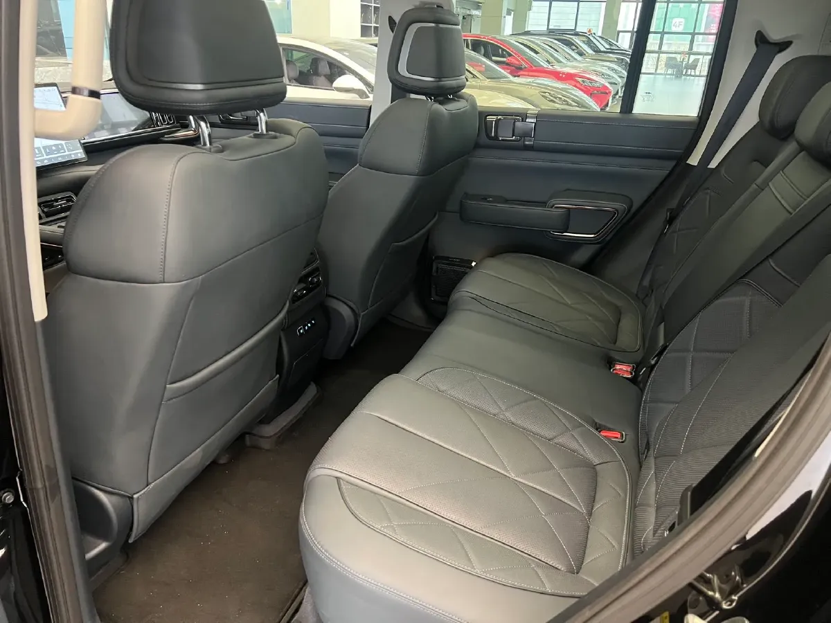 2025 FangChengBao Bao 5 1.5T 194HP L4 E-CVT PHEV 31.8KWH,autocango,china used car exporter,china ev exporter,chinese used car exporter,chinese used ev exporter