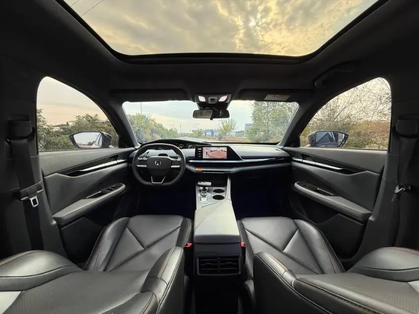 2022 ChangAn UNI-V 1.5T 188HP L4 7DCT,autocango,china used car exporter,china ev exporter,chinese used car exporter,chinese used ev exporter