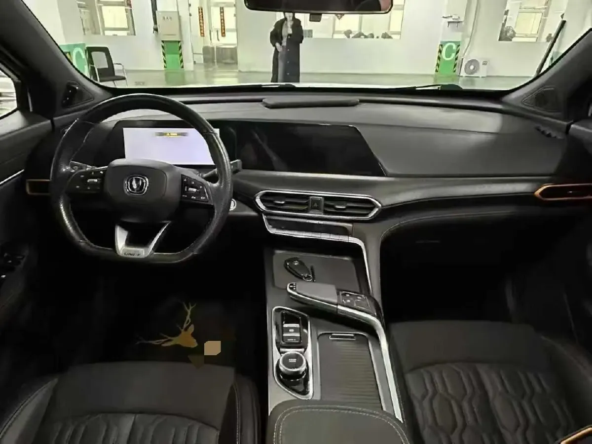 2022 ChangAn UNI-T 1.5T 188HP L4 7DCT,autocango,china used car exporter,china ev exporter,chinese used car exporter,chinese used ev exporter