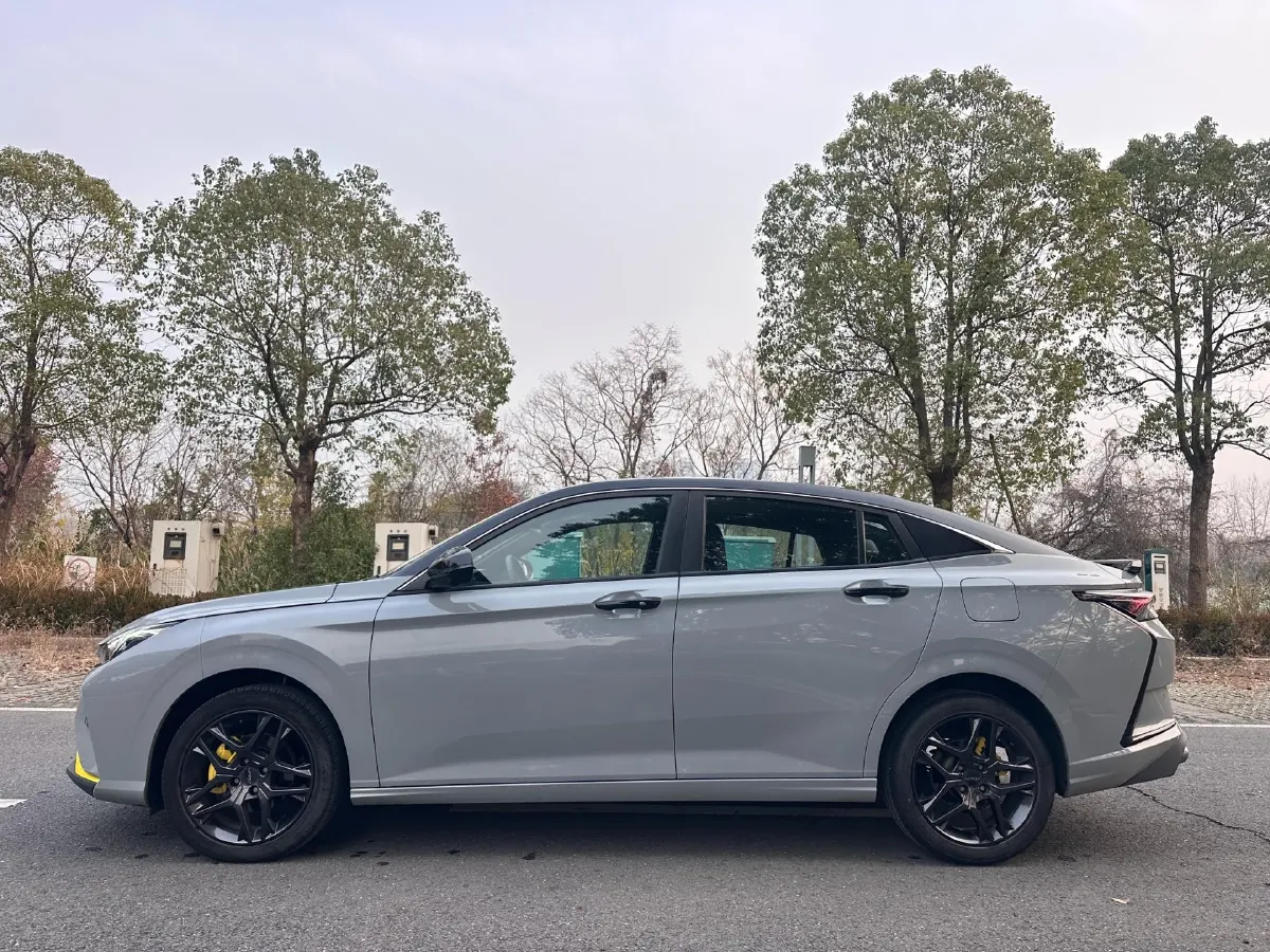 2023 DongFeng Aeolus YiXuan 1.5T 197HP L4 6DCT,autocango,china used car exporter,china ev exporter,chinese used car exporter,chinese used ev exporter