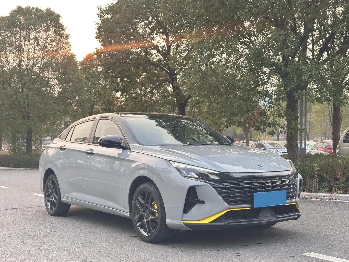 2023 DongFeng Aeolus YiXuan 1.5T 197HP L4 6DCT,autocango,china used car exporter,china ev exporter,chinese used car exporter,chinese used ev exporter