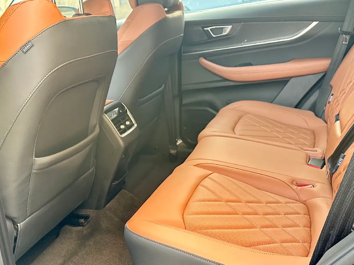 2021 Chery Tiggo 8 Plus 1.6T 197HP L4 7DCT,autocango,china used car exporter,china ev exporter,chinese used car exporter,chinese used ev exporter