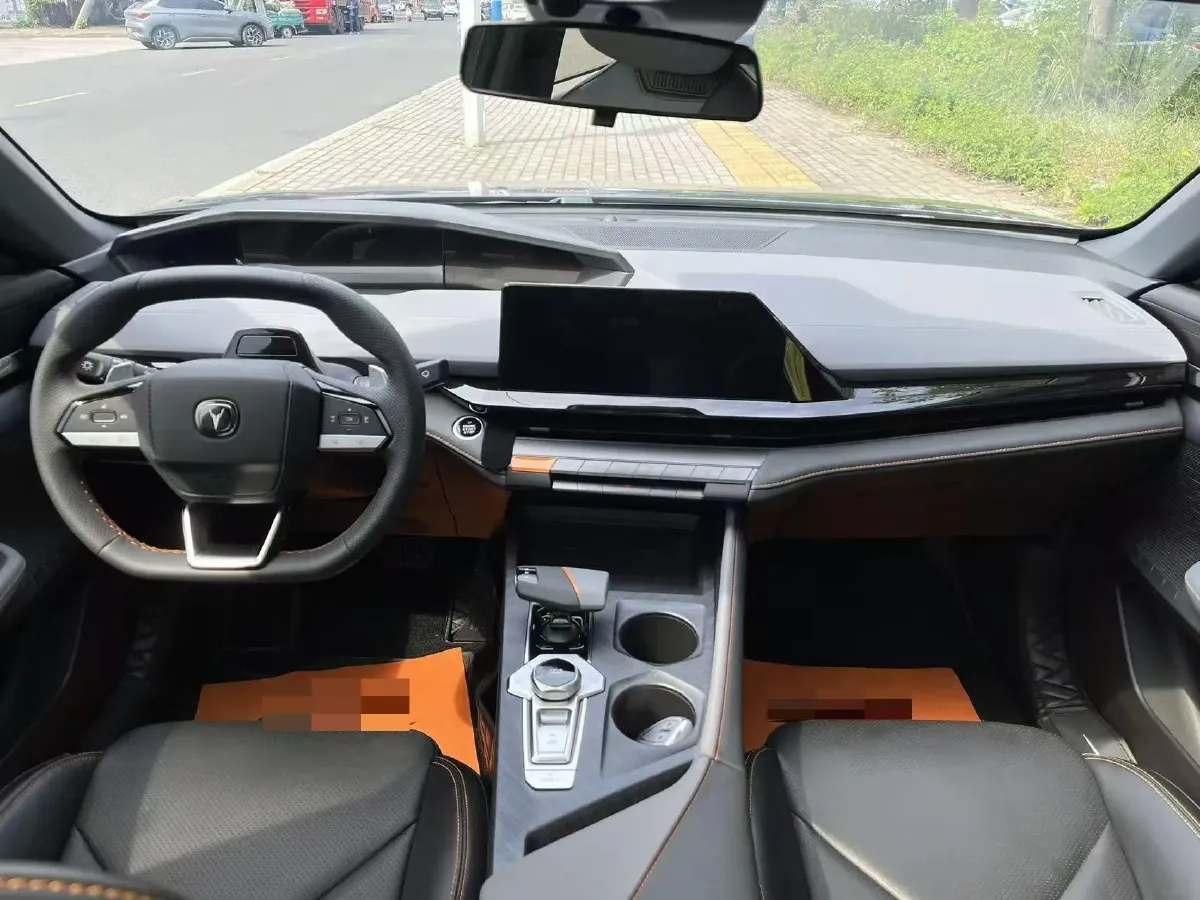 2022 ChangAn UNI-V 1.5T 188HP L4 7DCT,autocango,china used car exporter,china ev exporter,chinese used car exporter,chinese used ev exporter